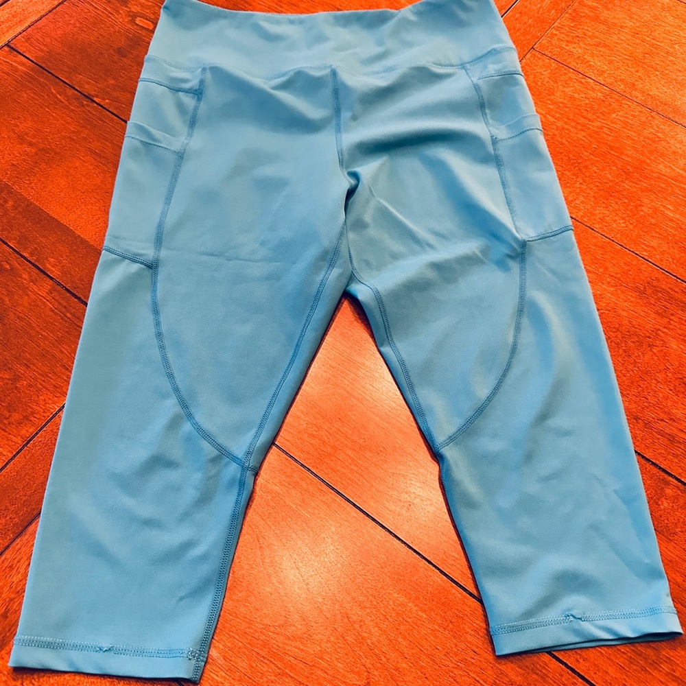 ZYIA - Light n Tight Capri Leggings